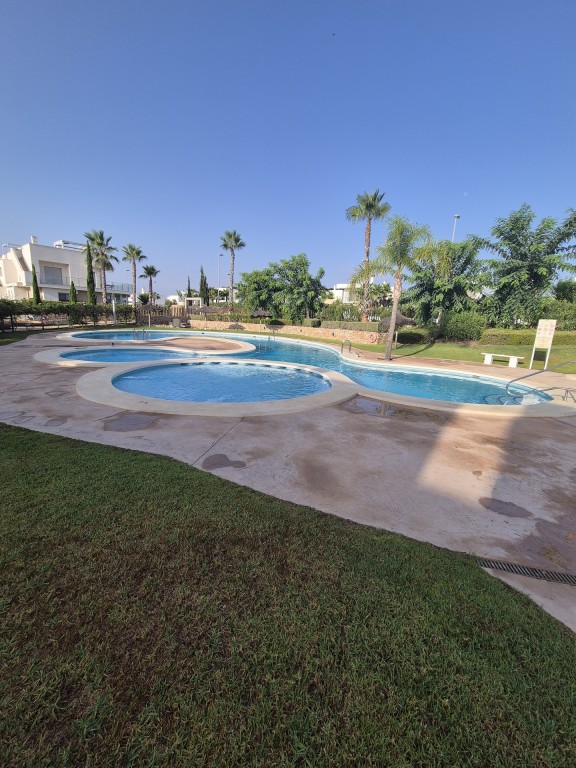Moderný bungalow v Vistabella Golf Entre Naranjos – Inland