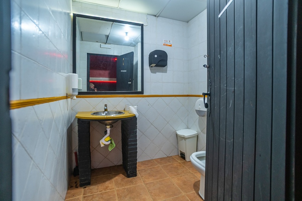 Komerčný priestor na predaj na špičkovej adrese v Santiago de la Ribera – iba 100 metrov od pláže!