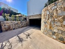 Vila Benamor 3 predstavuje moderný a nadčasový spôsob života v rámci oceneného Las Colinas Golf & Country Club. Dokončen