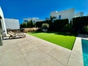 Vila Benamor 3 predstavuje moderný a nadčasový spôsob života v rámci oceneného Las Colinas Golf & Country Club. Dokončen