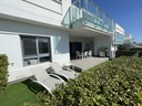 Objavte tento ohromný, prakticky nový prízemný byt postavený v roku 2020, situovaný v Capri 5 na mieste Vistabella Golf.