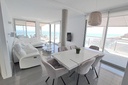 Objavte tento ohromujúci penthouse v exkluzívnej oblasti Guardamar Playa, len 20 metrov od mora. So súpisnou podlahovou