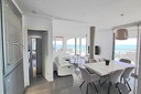 Objavte tento ohromujúci penthouse v exkluzívnej oblasti Guardamar Playa, len 20 metrov od mora. So súpisnou podlahovou
