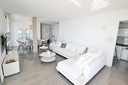 Objavte tento ohromujúci penthouse v exkluzívnej oblasti Guardamar Playa, len 20 metrov od mora. So súpisnou podlahovou