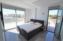 Objavte tento ohromujúci penthouse v exkluzívnej oblasti Guardamar Playa, len 20 metrov od mora. So súpisnou podlahovou