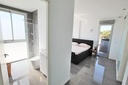 Objavte tento ohromujúci penthouse v exkluzívnej oblasti Guardamar Playa, len 20 metrov od mora. So súpisnou podlahovou