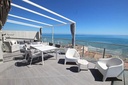 Objavte tento ohromujúci penthouse v exkluzívnej oblasti Guardamar Playa, len 20 metrov od mora. So súpisnou podlahovou