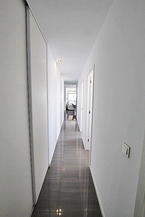 Objavte tento ohromujúci penthouse v exkluzívnej oblasti Guardamar Playa, len 20 metrov od mora. So súpisnou podlahovou