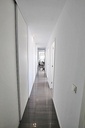 Objavte tento ohromujúci penthouse v exkluzívnej oblasti Guardamar Playa, len 20 metrov od mora. So súpisnou podlahovou