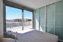 Objavte tento ohromujúci penthouse v exkluzívnej oblasti Guardamar Playa, len 20 metrov od mora. So súpisnou podlahovou
