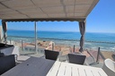 Objavte tento ohromujúci penthouse v exkluzívnej oblasti Guardamar Playa, len 20 metrov od mora. So súpisnou podlahovou