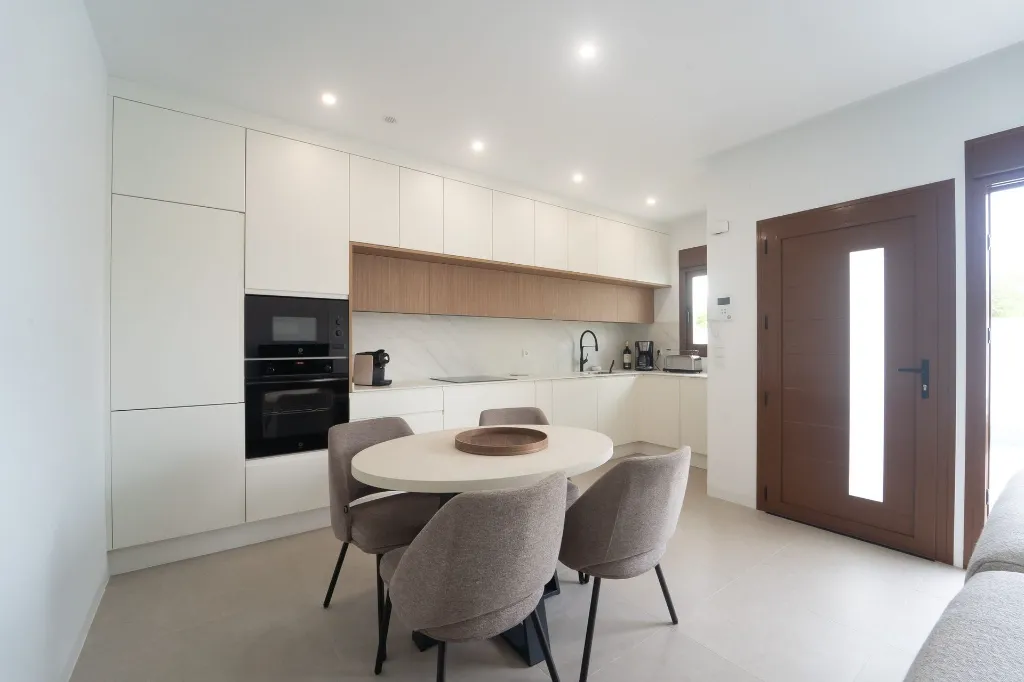 Kuchyňa + jedáleň