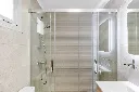 Kúpeľňa s walk-in sprchovacím kútom