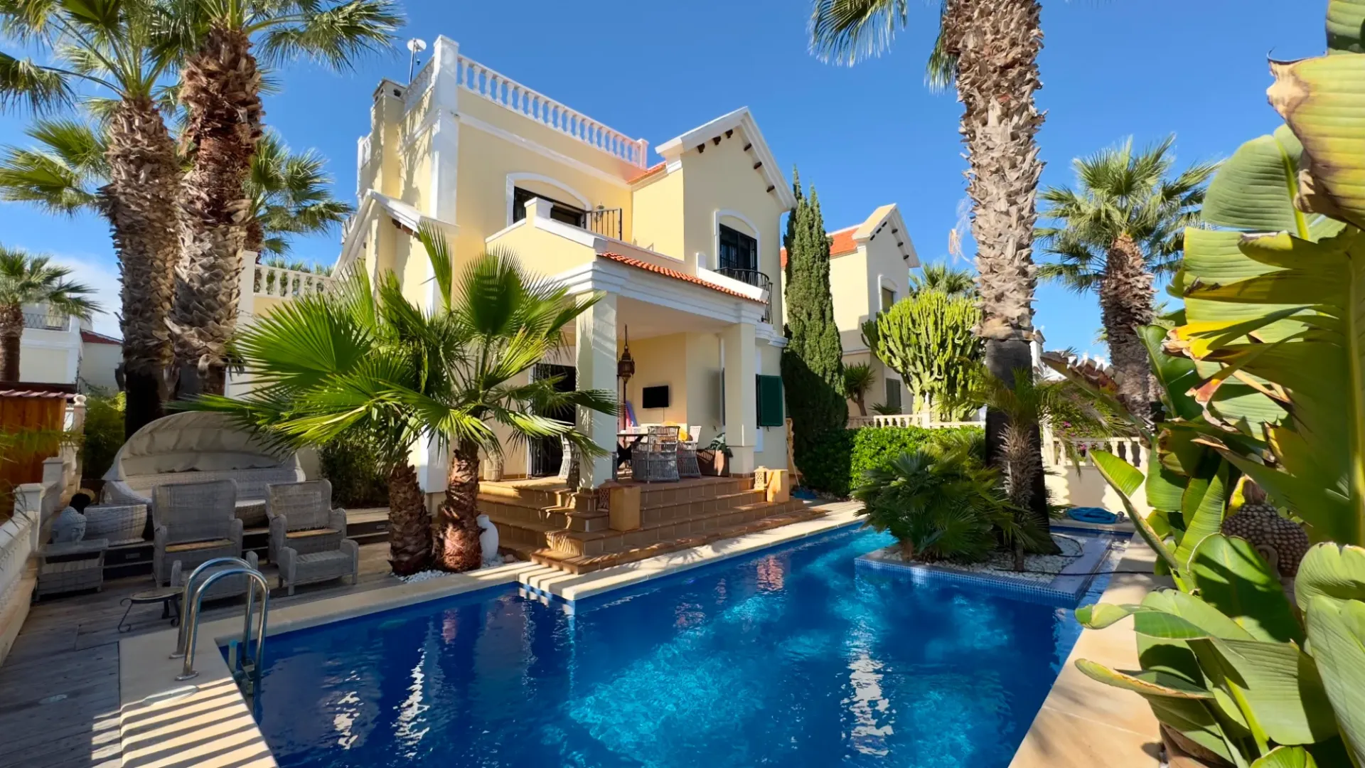 TORREVIEJA - exkluzívna vila s bazénom v Los Dolses – váš nový domov pod španielskym slnkom