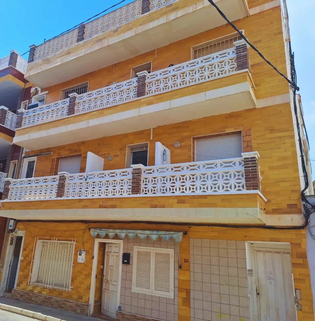LO PAGÁN - investičná príležitosť - Budova s 5 apartmánmi | 500 metrov od mora | nutná rekonštrukcia