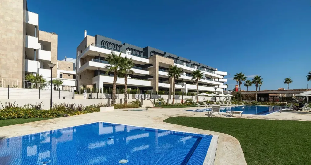 PLAYA FLAMENCA - Luxusný 2-spálňový apartmán s bazénom a výhľadom 600m od pláže La Zenia - Flamenca Village