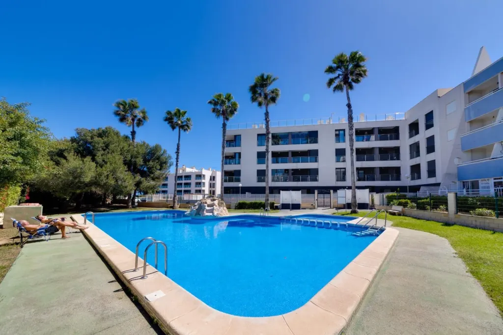 LA MATA - Luxury 3-bedroom apartment just 100m from the beach - Fully furnished with pool | Ideal for living or investment