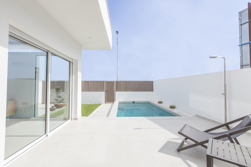 [redsp:1775-115-10-115] SAN JAVIER – Modern 3-bedroom villa from 495 000 € | Pool, Terrace, Parking