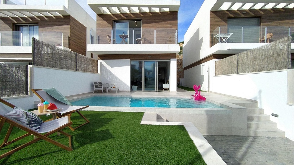 [redsp:1035-115-10-115] ORIHUELA COSTA – Moderná 3-spálňová vila od 669 900 € | Bazén, Terasa, Parkovanie