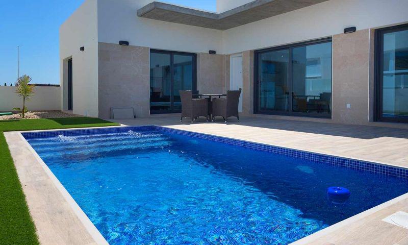 DAYA NUEVA – Moderný 3-spálňový dom od 380 000 € | Bazén, Terasa, Parkovanie