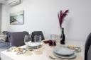 TORREVIEJA – apartmán v centre – kompletne zrekonštruovaný, s parkovacím miestom a terasou | 62 m²