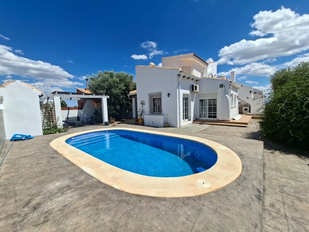 FORTUNA – 5-bedroom villa from 269 500 € | Pool, Terrace, Garden