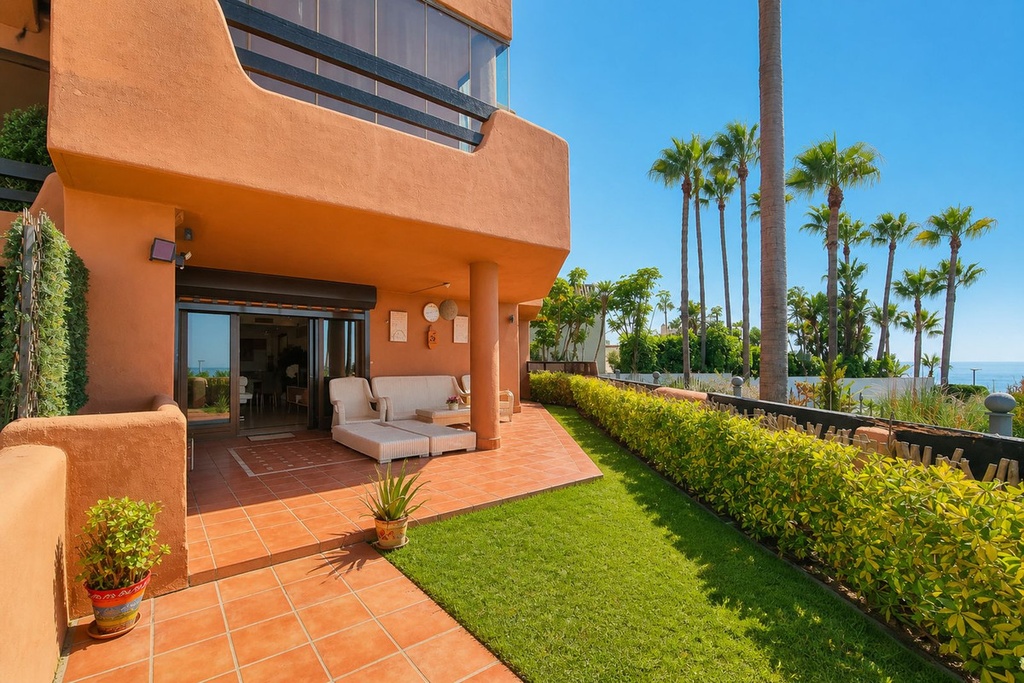 ESTEPONA – Luxusný 3-spálňový apartmán od 1 100 000 € | Bazén, Terasa, Parkovanie