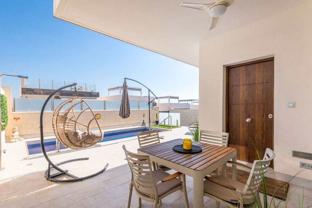 [second:112-237-11-588] ORIHUELA COSTA – 3-spálňová vila od 375 000 € | Bazén, Terasa, Parkovanie