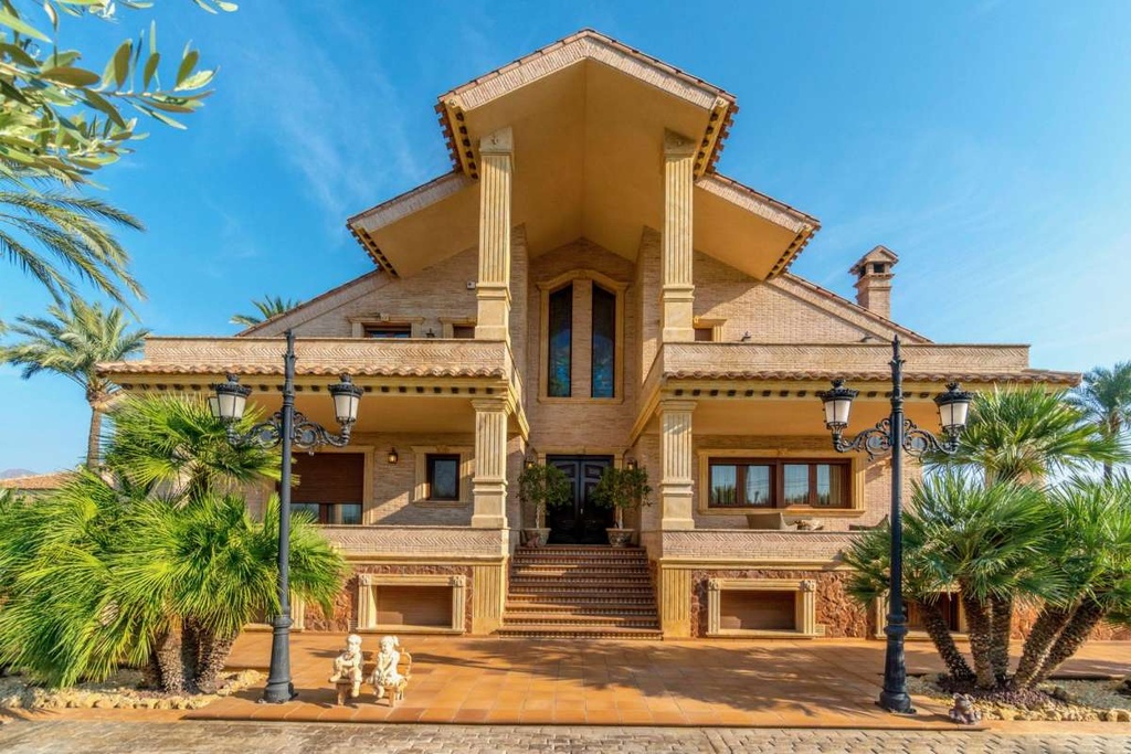 MOLINS – Luxury 4-bedroom villa from 1 799 990 € | Pool, Terrace, Parking