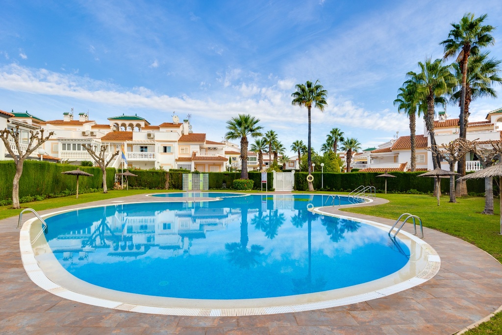 [second:72-202-11-576] ORIHUELA COSTA – 2-spálňový apartmán od 229 000 € | Bazén, Terasa, Záhrada