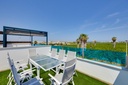 TORREVIEJA – Moderný 3-spálňový mestský dom pri mori od 315 000 € | 1,4 km od pláže, Bazén, Terasa