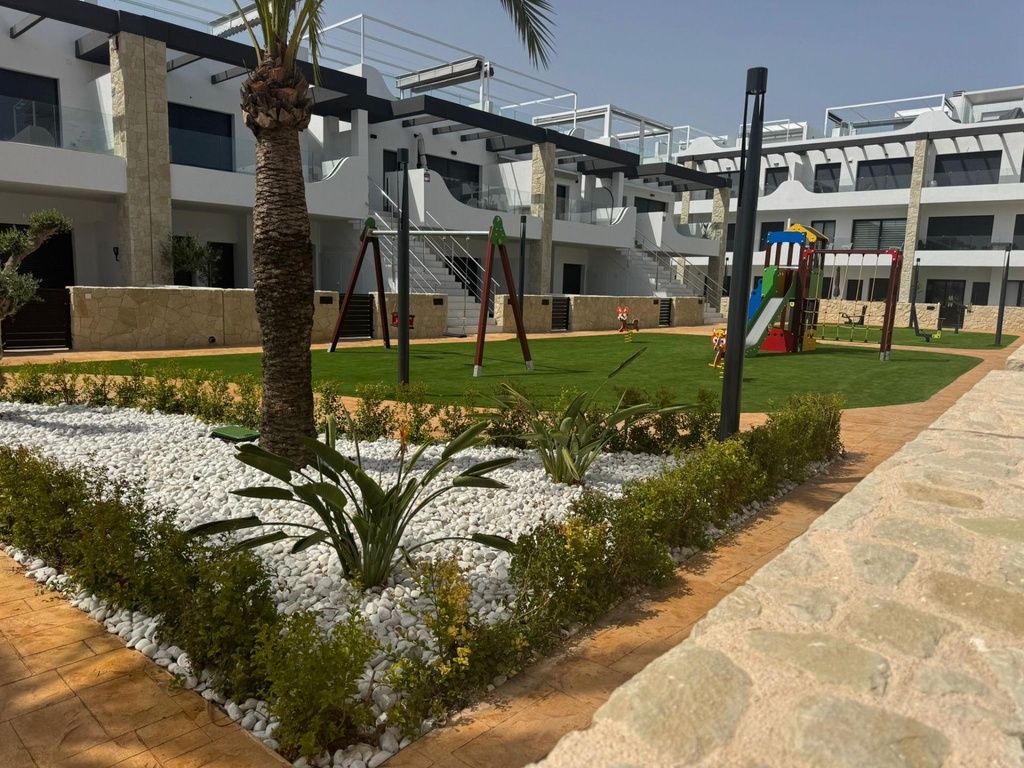 [second:55-502-11-1043] ORIHUELA COSTA – Moderný 3-spálňový apartmán pri mori od 360 000 € | 1 m od pláže, Bazén, Terasa