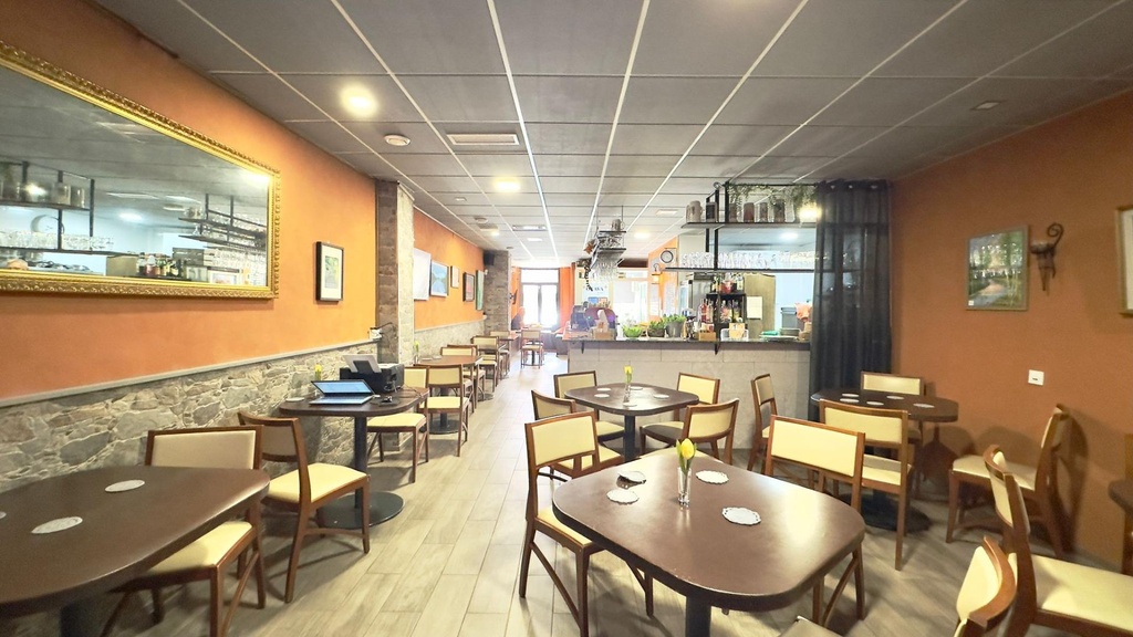 TORREVIEJA – Moderný Commercial od 139 900 € | 1. línia pri mori