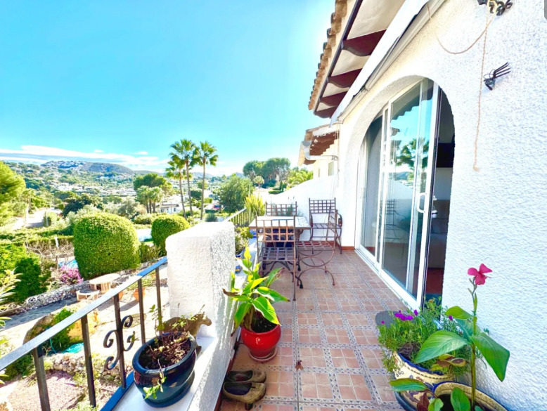[second:119-371-11-743] MORAIRA – 3-spálňový mestský dom od 349 000 € | Bazén, Terasa, Parkovanie
