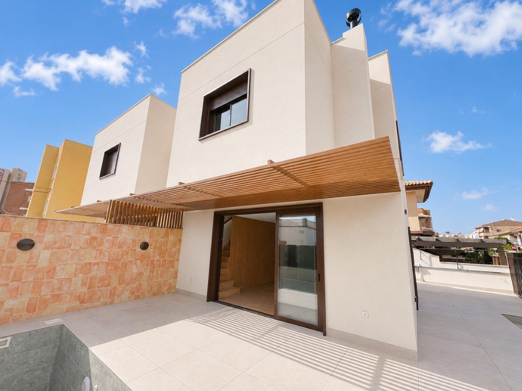 [second:68-500-11-1045] SANTIAGO DE LA RIBERA – 3-spálňová vila od 519 900 € | Bazén, Parkovanie, Záhrada