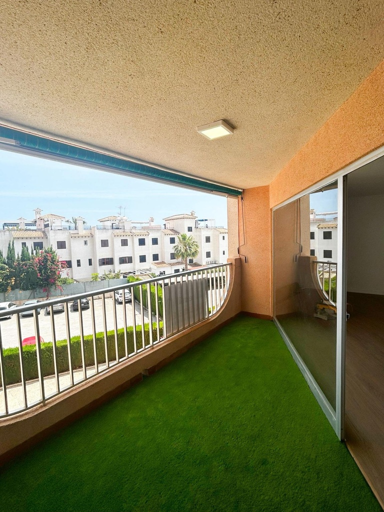 [second:156-285-11-643] ORIHUELA COSTA – Moderný 3-spálňový apartmán pri mori od 269 000 € | 600 m od pláže, Bazén, Terasa