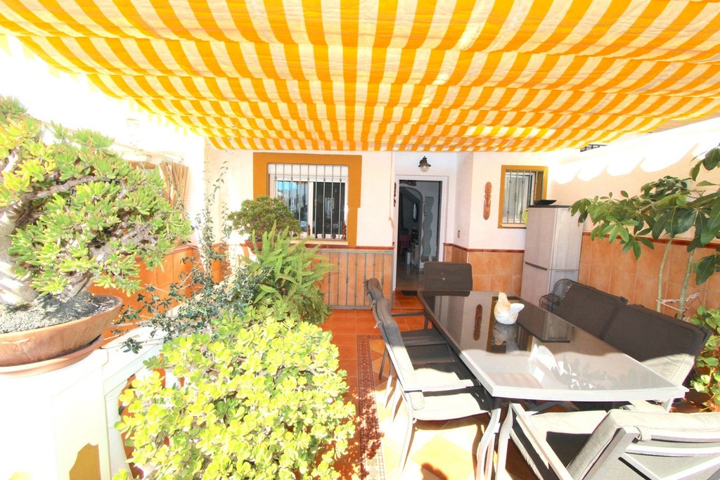[second:370-442-11-891] MARBELLA – 5-spálňový mestský dom od 560 000 € | Bazén, Terasa, Parkovanie