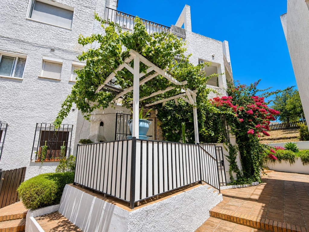 LA DUQUESA – 2-spálňový apartmán od 195 000 € | Bazén, Terasa, Parkovanie