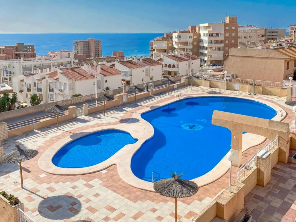 ARENALES DEL SOL – Fully furnished 2-bedroom apartment with a terrace and ocean views – 60 m²