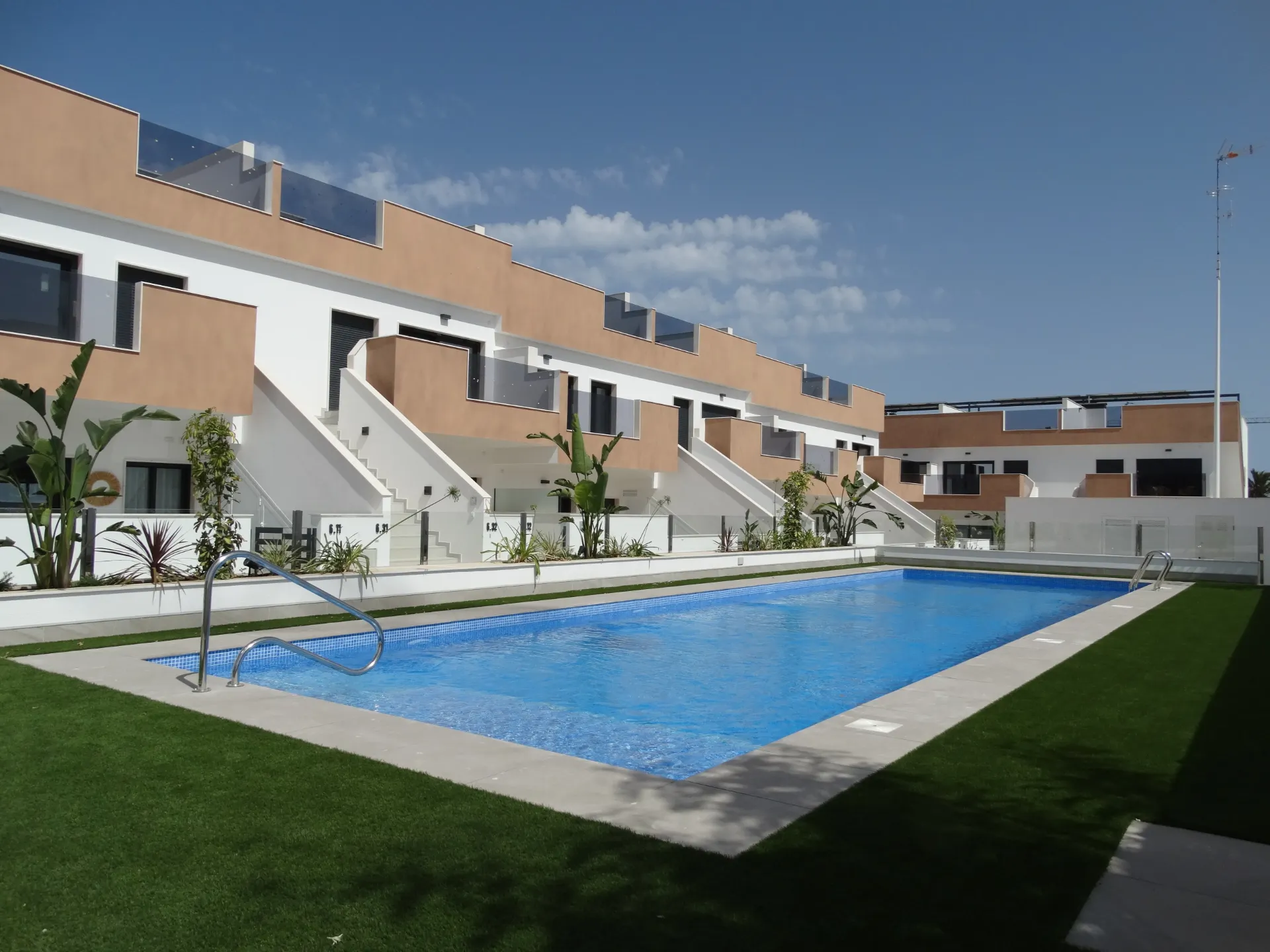 PILAR DE LA HORADADA - residencial La Rambla Beach  V, 2- spálňové bungalovy v pri mori