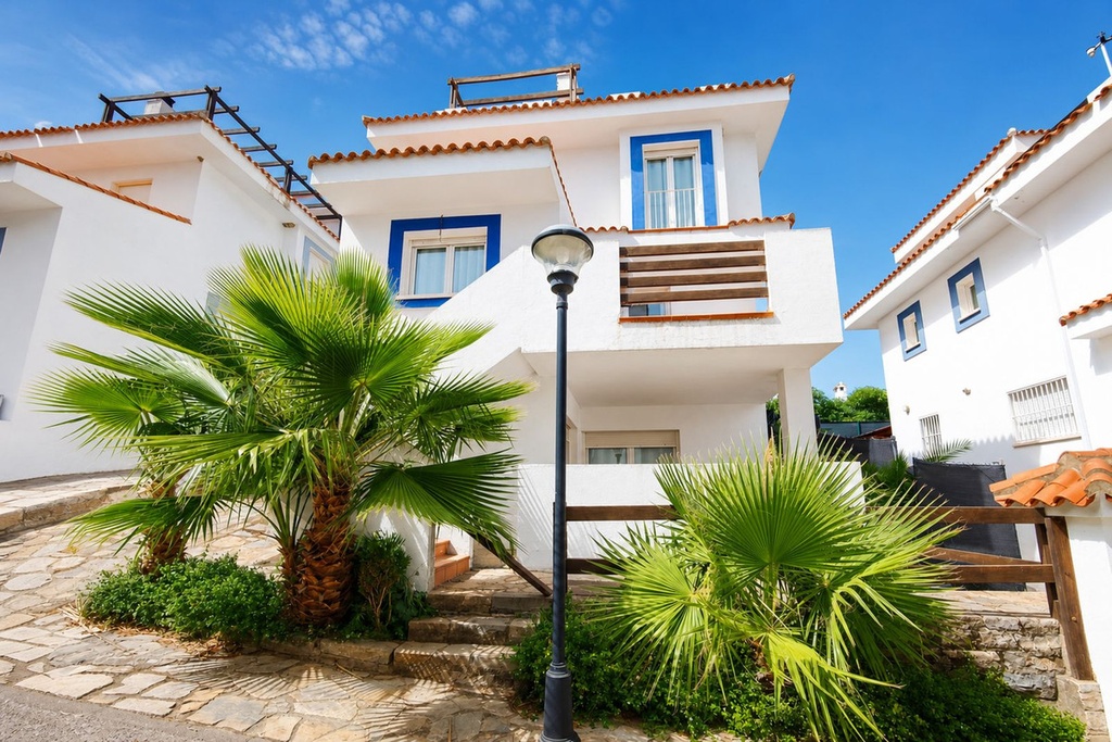 MANILVA – 6-bedroom villa from 550 000 € | Pool, Terrace, Parking