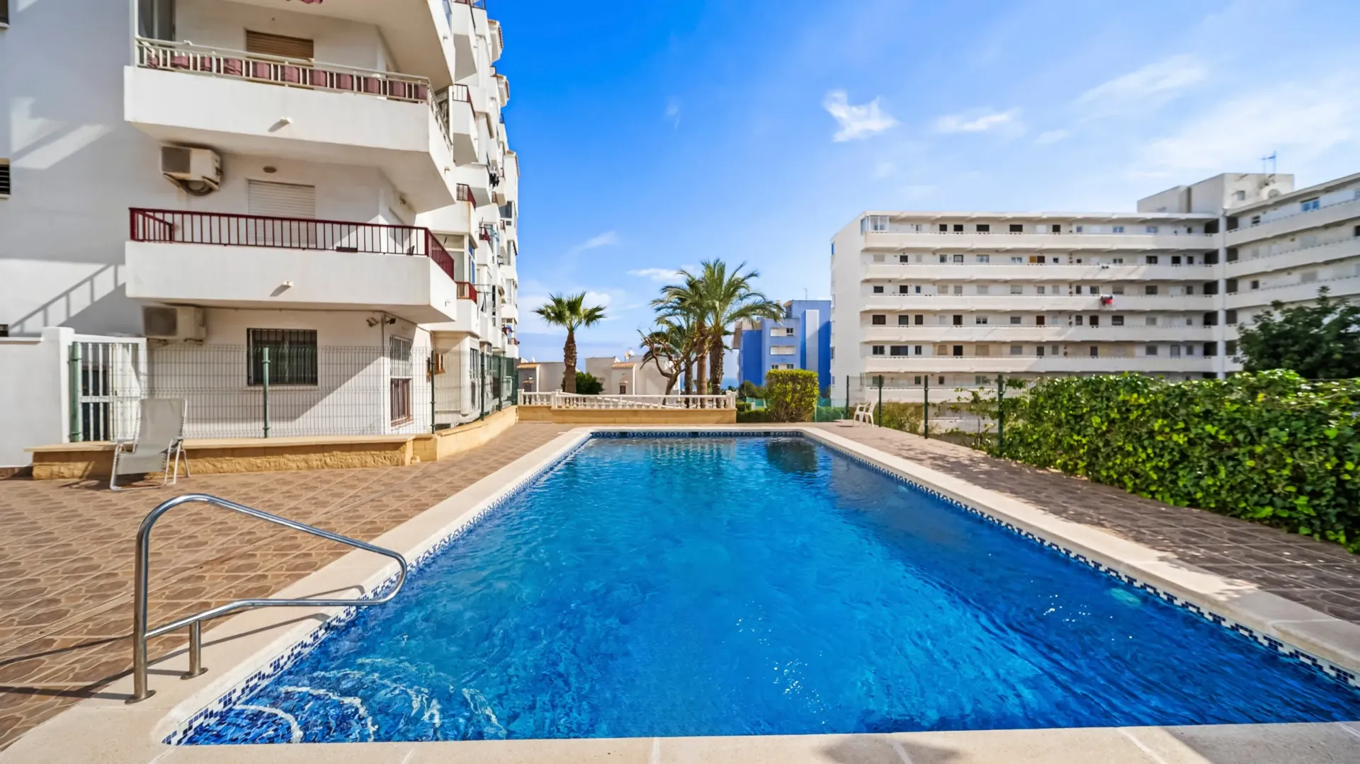 TORREBLANCA, TORREVIEJA – Duplex penthouse s turistickou licenciou a s panoramatickým výhľadom na more – 69 m²