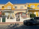 CIUDAD QUESADA – 3-spálňový mestský dom od 239 900 € | Bazén, Terasa, Záhrada