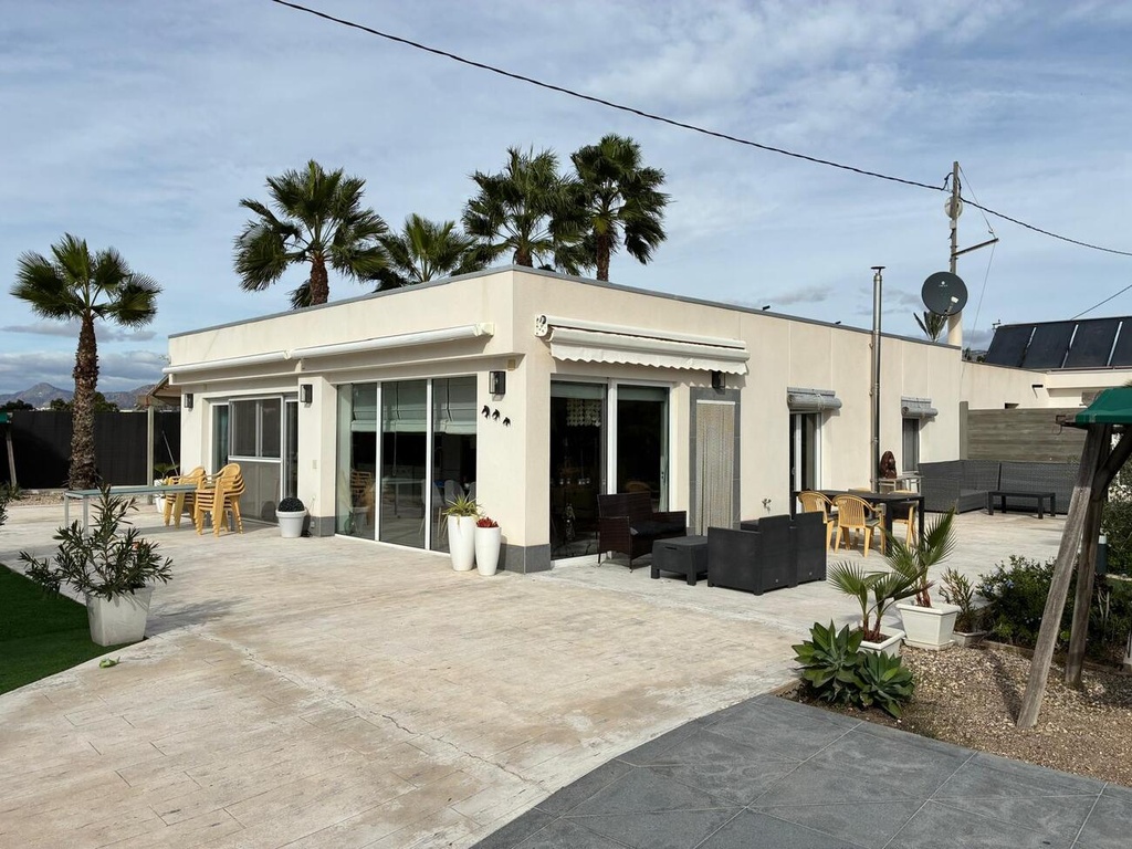 CREVILLENT – 5-bedroom villa from 449 000 € | Pool, Terrace, Parking