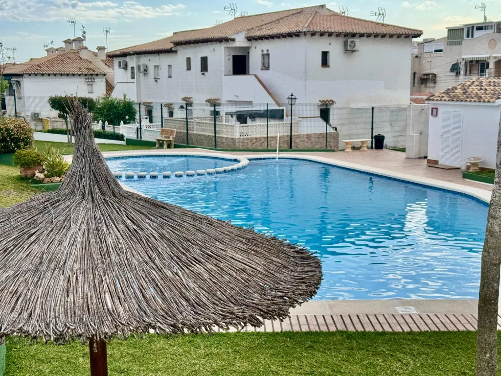 LOS BALCONES, TORREVIEJA – Bungalov – 2 spálne – Južná orientácia – Urbanizácia Lago Jardín II – 134 500 €