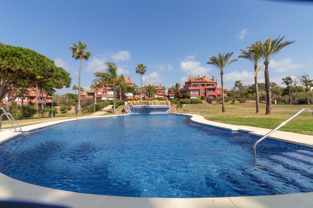 [second:26-462-11-930] ELVIRIA – 3-bedroom apartment from 595 000 € | Pool, Terrace, Parking