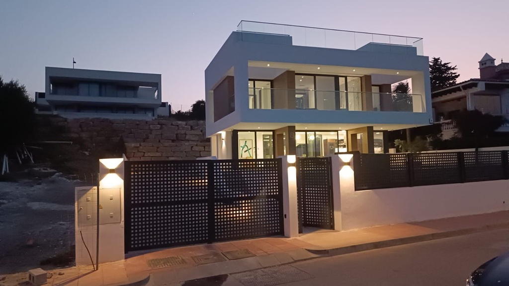 [second:352-442-11-891] VALLE ROMANO GOLF – Luxusná 3-spálňová vila od 1 440 000 € | Bazén, Terasa, Záhrada