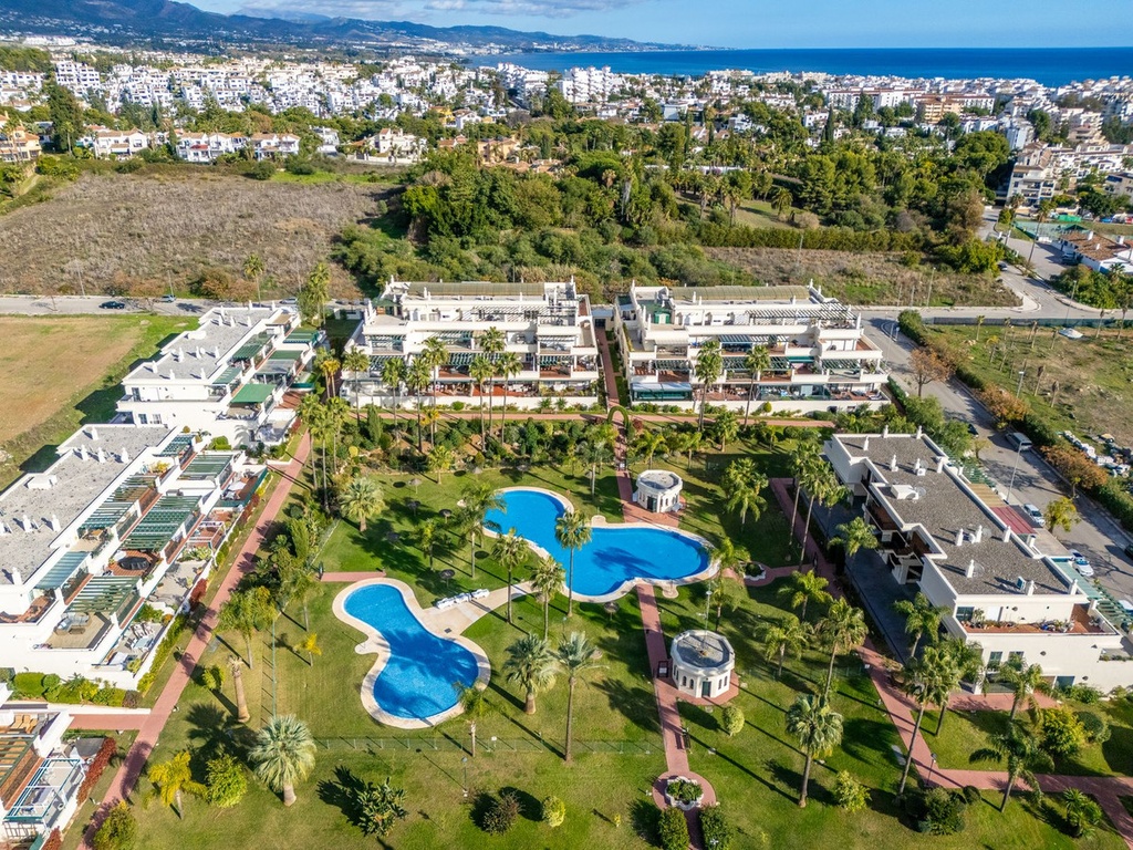 PUERTO BANUS – 2-spálňový apartmán od 595 000 € | Bazén, Terasa, Parkovanie