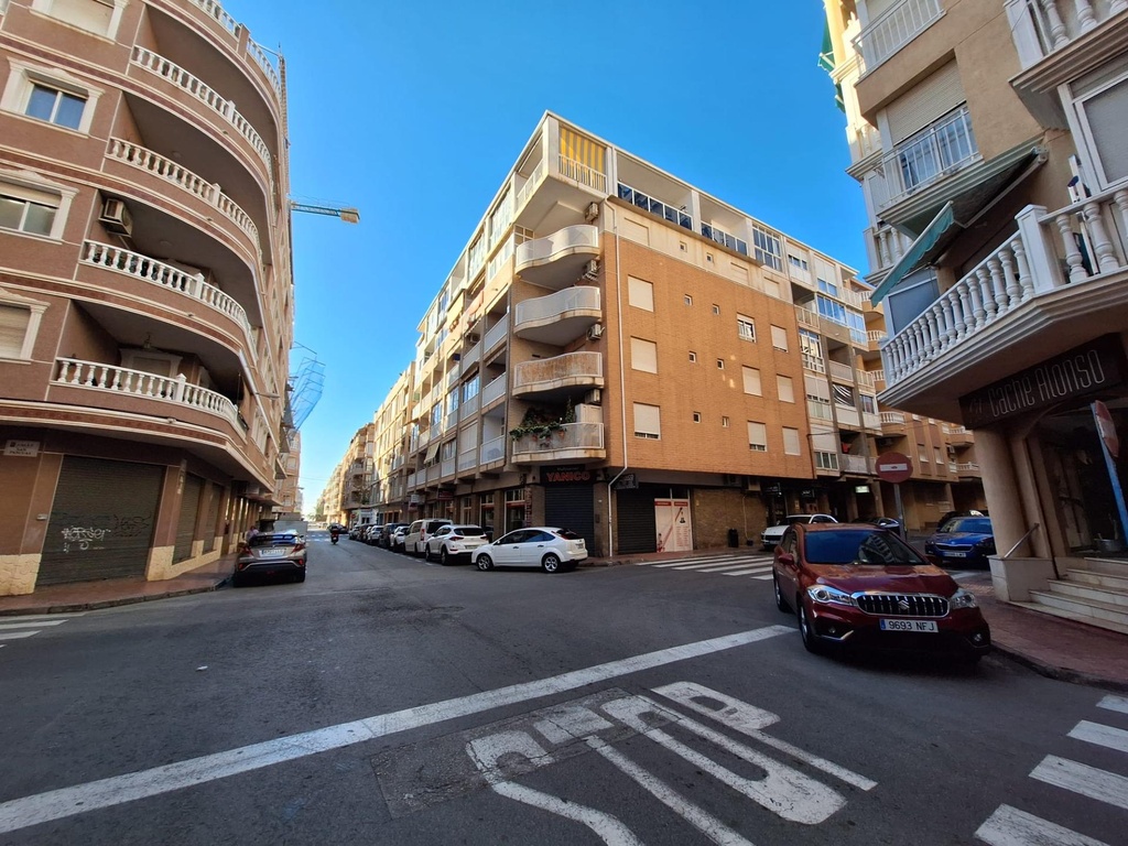 TORREVIEJA – Moderný 3-spálňový apartmán pri mori od 254 900 € | 200 m od pláže