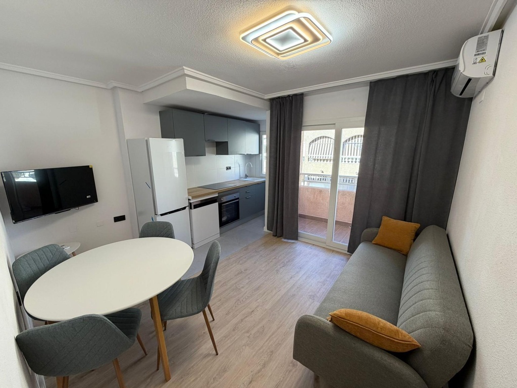 TORREVIEJA – Moderný 2-spálňový apartmán pri mori od 154 900 € | 500 m od pláže
